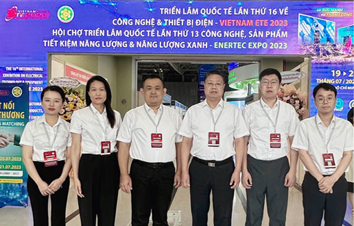 海阔天高 ，，，，，“颐越”千里